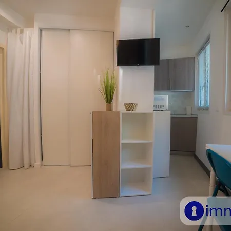 Air-Conditioned Studio In Fabron Apartment *